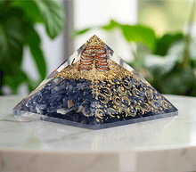 Naložite sliko v pregledovalnik galerije, orgonit piramida sodalit kristali zaščita zascita elektromagnetno sevanje orgonit piramida kristali sodalit spirala kristali  poldragi kamni piramide piramida moč moc  orgonit  piramida orgonit elektrosmog 
