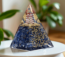 Naložite sliko v pregledovalnik galerije, orgonit piramida sodalit kristali zaščita zascita elektromagnetno sevanje orgonit piramida kristali sodalit spirala kristali  poldragi kamni piramide piramida moč moc  orgonit  piramida orgonit elektrosmog 
