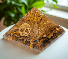 Naložite sliko v pregledovalnik galerije, orgonit piramida tigrovo oko kristali zaščita zascita elektromagnetno sevanje orgonit piramida kristali tigrovo oko spirala kristali  poldragi kamni piramide piramida moč moc  orgonit  piramida orgonit elektrosmog 
