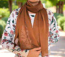 Naložite sliko v pregledovalnik galerije, šal šali ženski šali poletni šali prehodni šali modni dodatki svila viskoza enobarvni šali enobarven šal sal enobarven lahek sal viskoza svila sal naravni material
