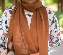 Naložite sliko v pregledovalnik galerije, šal šali ženski šali poletni šali prehodni šali modni dodatki svila viskoza enobarvni šali enobarven šal sal enobarven lahek sal viskoza svila sal naravni material
