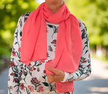 Naložite sliko v pregledovalnik galerije, šal šali ženski šali poletni šali prehodni šali modni dodatki svila viskoza enobarvni šali enobarven šal sal enobarven lahek sal viskoza svila sal naravni material
