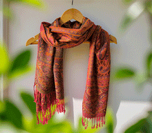 Naložite sliko v pregledovalnik galerije, sal sali šal crazy šali pasmina pašmina ženski šali modni šali zenski sal bombaž viskoza šali lepota mehko jesenski šal zimski šal prehodni šal poletni šali  rdeča oranžna naravni materiali good vibes
