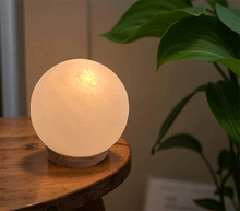 Naložite sliko v pregledovalnik galerije, Himalajska solna lucka naravna oblika astma svetilka elektrosmog solna luc madalbal solna svetilka himalajska solna lučka solna luč  solna svetilka okrogla
