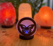 Naložite sliko v pregledovalnik galerije, himalajska solna lučka solna svetilka himalajske solne lucke luč sobna svetilka iz soli negativni ioni zdravje svetila pakistan metulj himalajska solna luc luc iz soli
