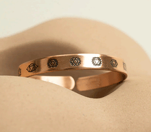 Naložite sliko v pregledovalnik galerije, zapestnica baker cakra bakrena zapestnica cakre nakit iz bakra zapestnica iz bakra energijska zapestnica čakre
